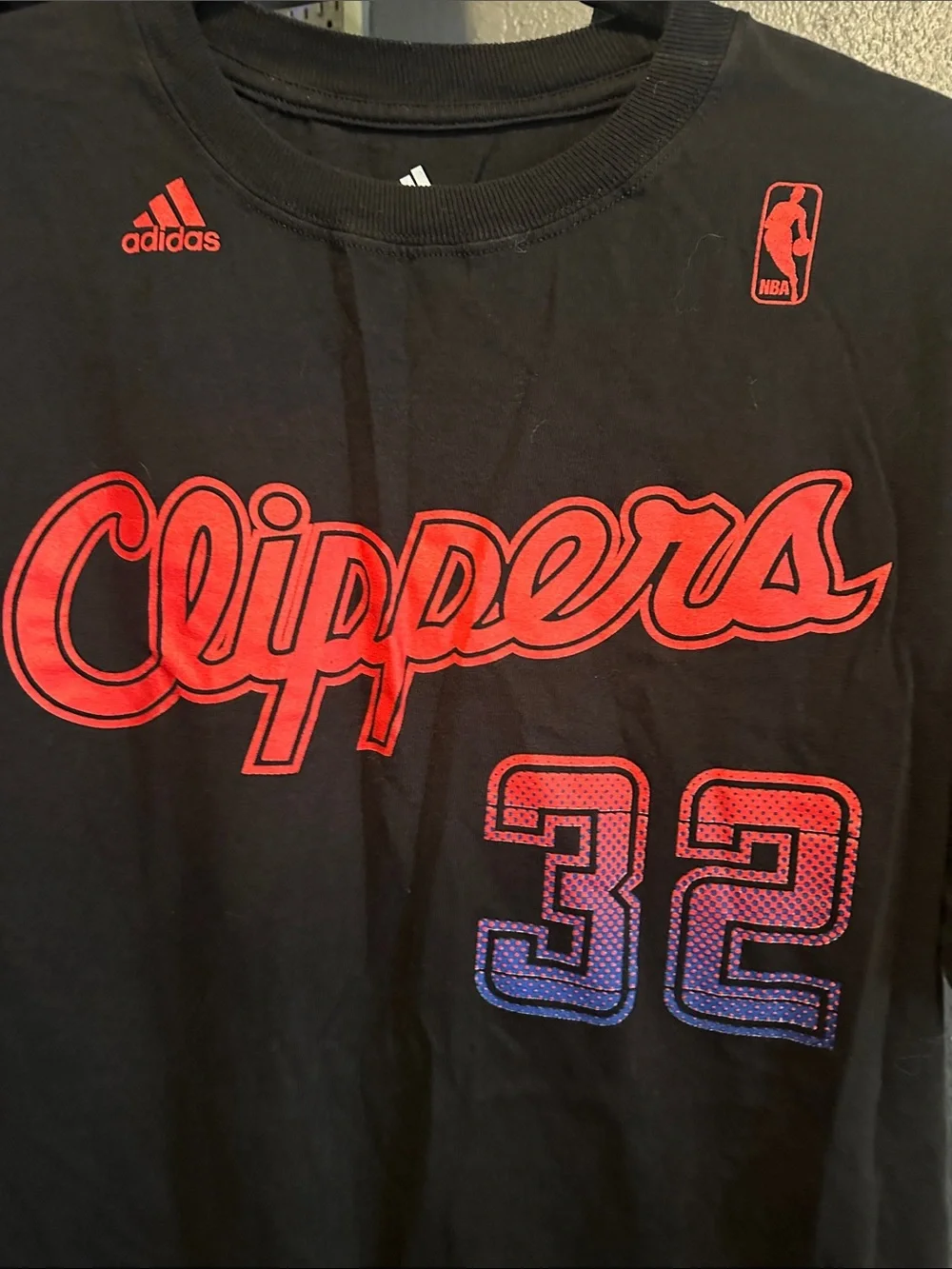 Adidas men Los Angeles Clippers Black Red Graphic Tee - Size men